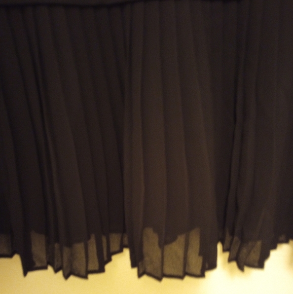 MICHAEL KORS Michael; pleat hem black sleeveless dress. Medium - Picture 5 of 11